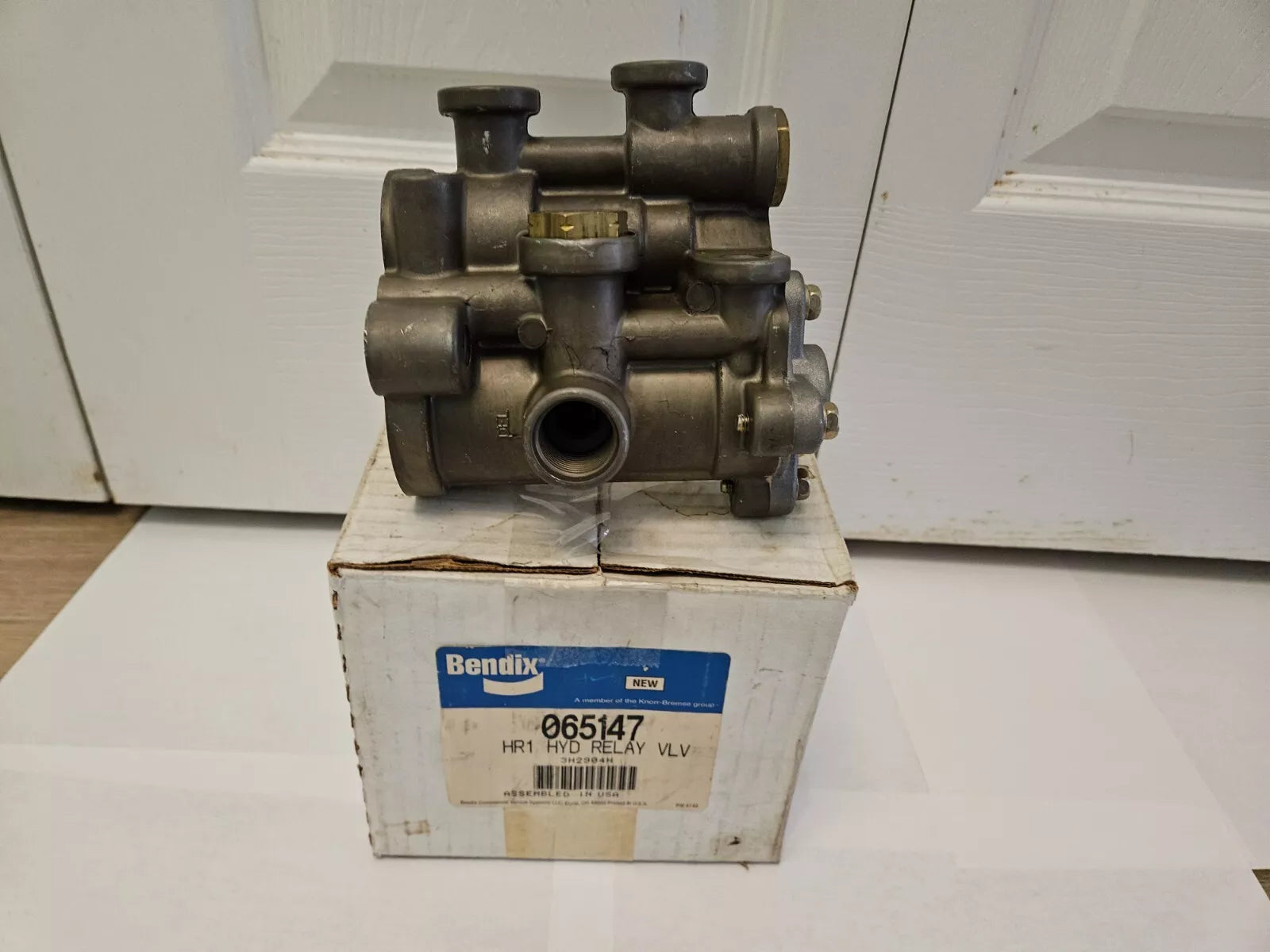 065147 Bendix HR-1 Valve